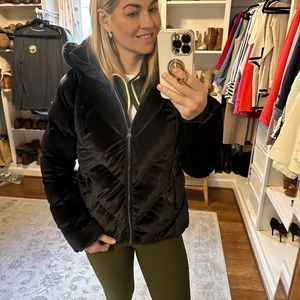 Black velvet bombshell luxe Obermeyer ski jacket size 8